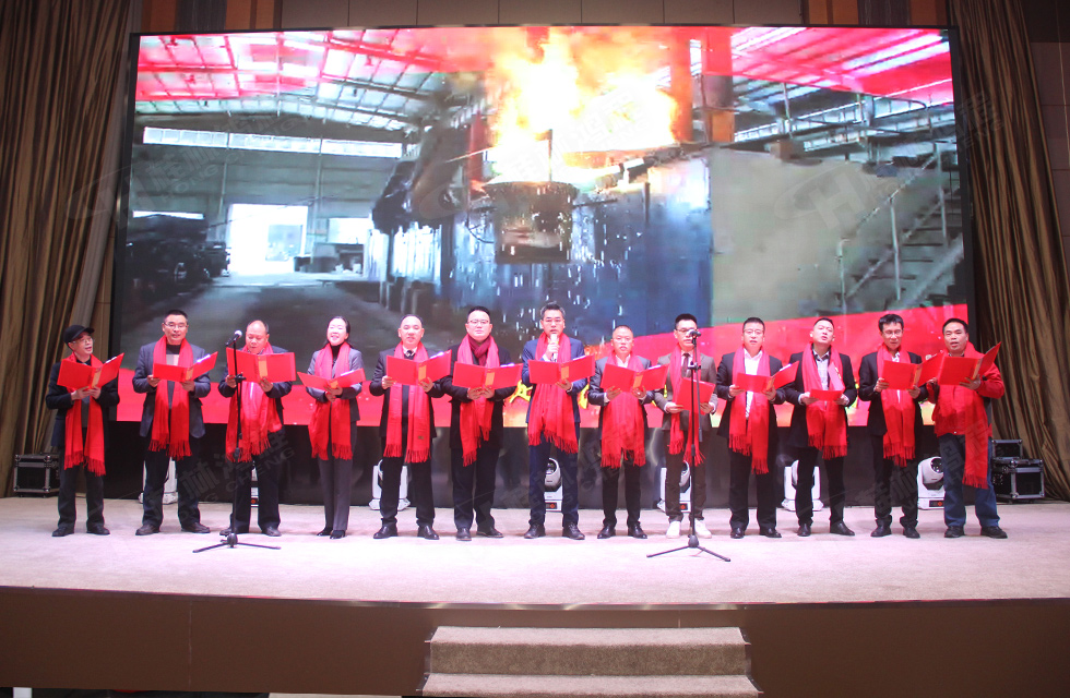 金牛辭舊歲，猛虎迎春來。搭著歡樂的時光列車，我們一起歡送碩果累累的2021年，迎來了嶄新的2022年。1月26日，我們歡聚一堂，在歡聲笑語、載歌載舞中迎接新春，“立足新鴻程開創新局面”桂林鴻程2021年年終總結表彰會由此開始！