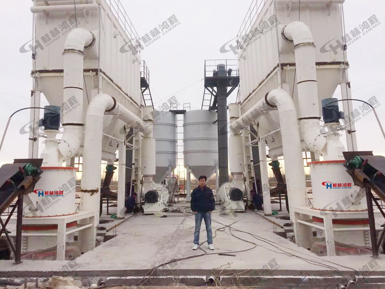 HCH凹凸棒石超細環(huán)輥磨粉機，凹凸棒石磨粉機生產(chǎn)線，400目凹凸棒石加工